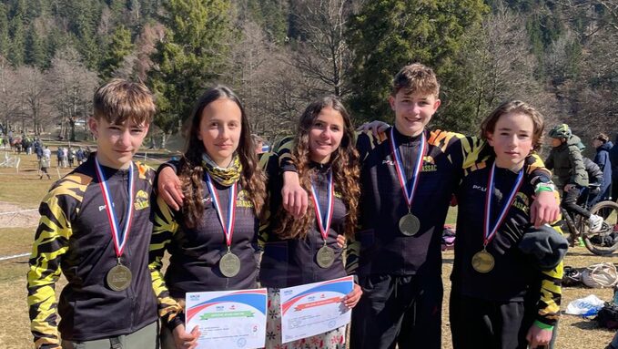 De gauche à droite: Tom, Noa, Jeanne, Lucien, Louis